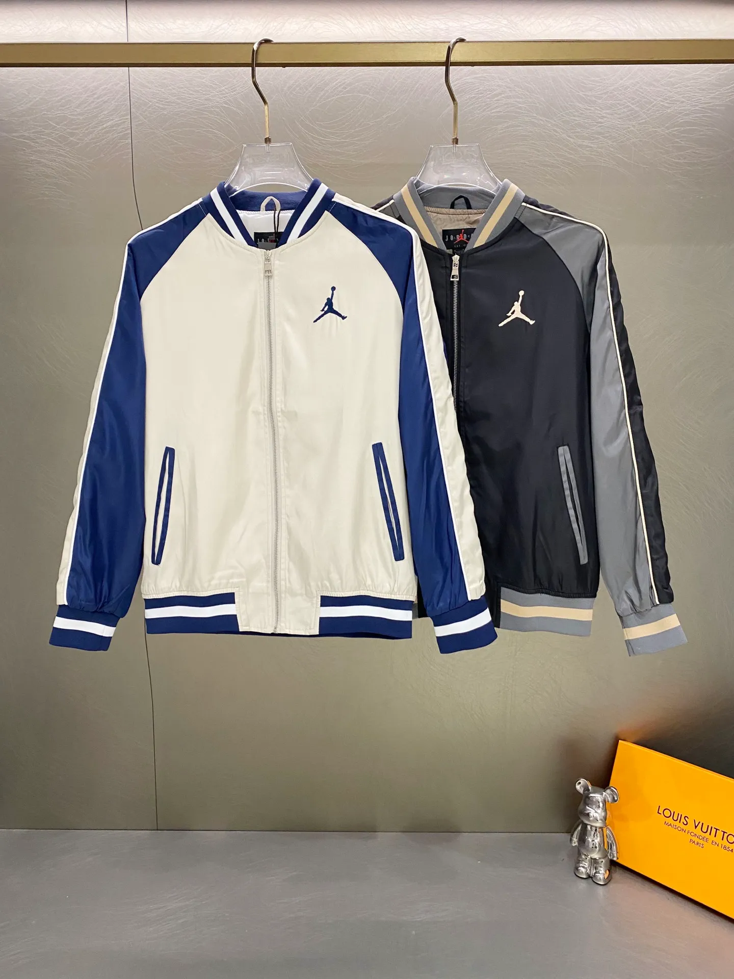 Same Style logo jordan air 、 ！ ！ Same Style Air Jordan MA-1 MA 1 ！ ins Same Style！ + Factory ！！ ！ ！ ！ logo ！！ 3D 。 ！ AJ , ! ！ ！ 【 】: 【 】: LK-6503 【Size】: M-2XL 【 】: Black，Khaki ， 【 】: ，